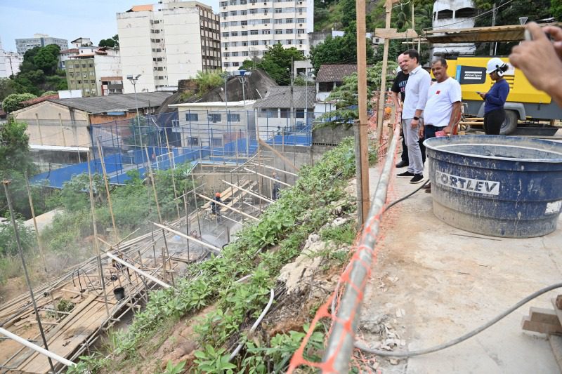 Obra de contenção de encosta no Moscoso garante mais proteção para a região