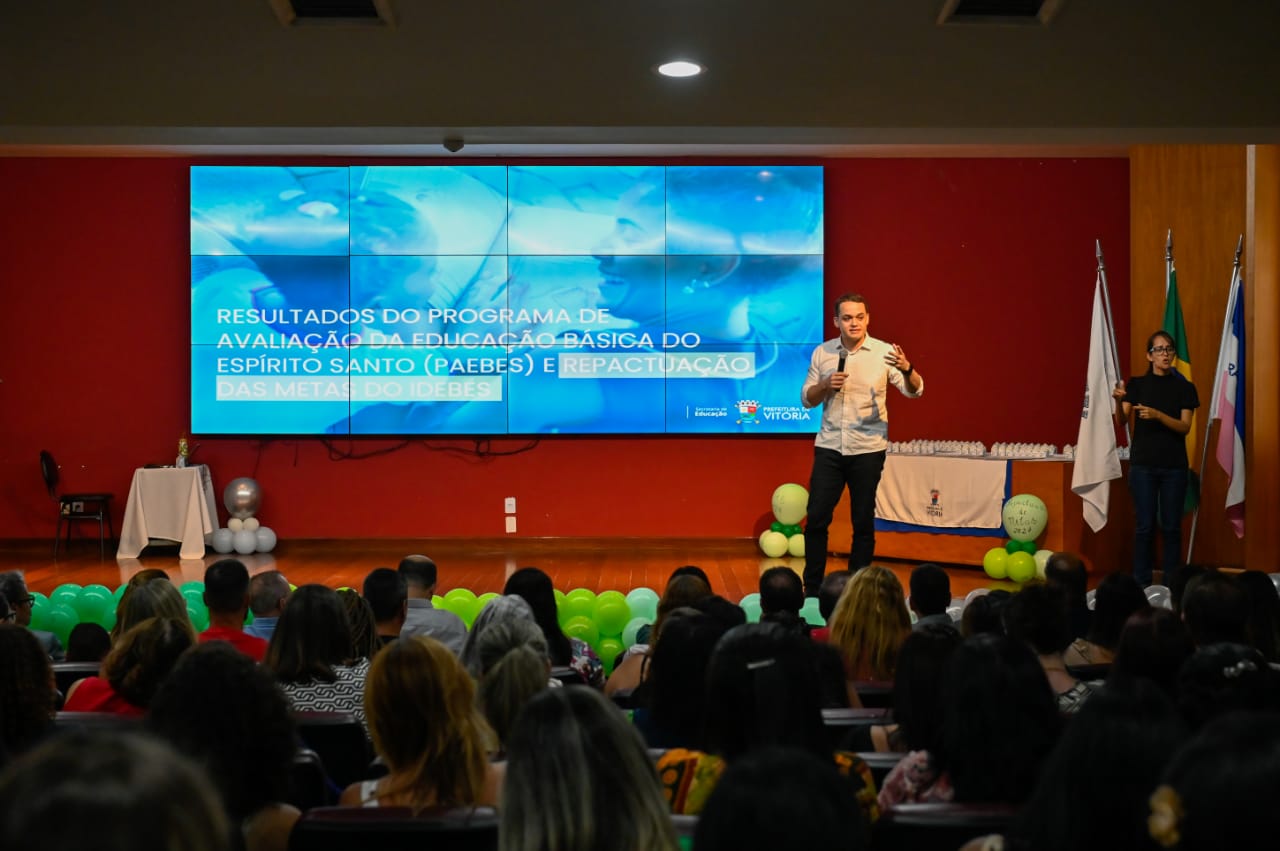 Vitória conquista posição de destaque nacional em múltiplos índices educacionais