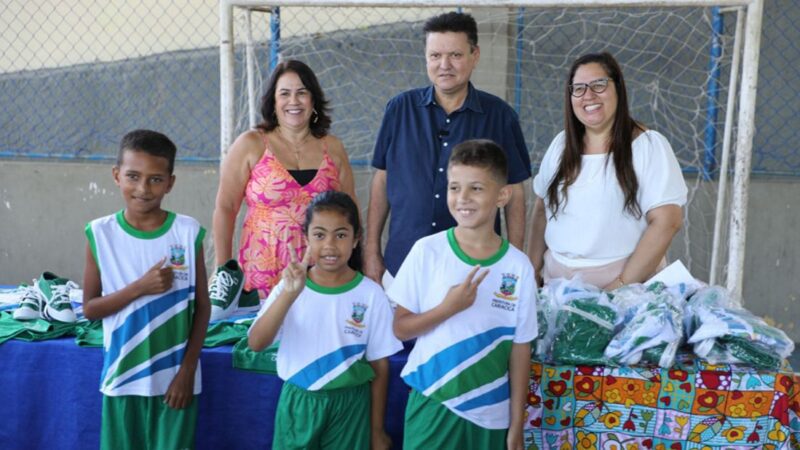 Cariacica distribui Kits de uniformes escolares para mais de 50 mil alunos da rede municipal