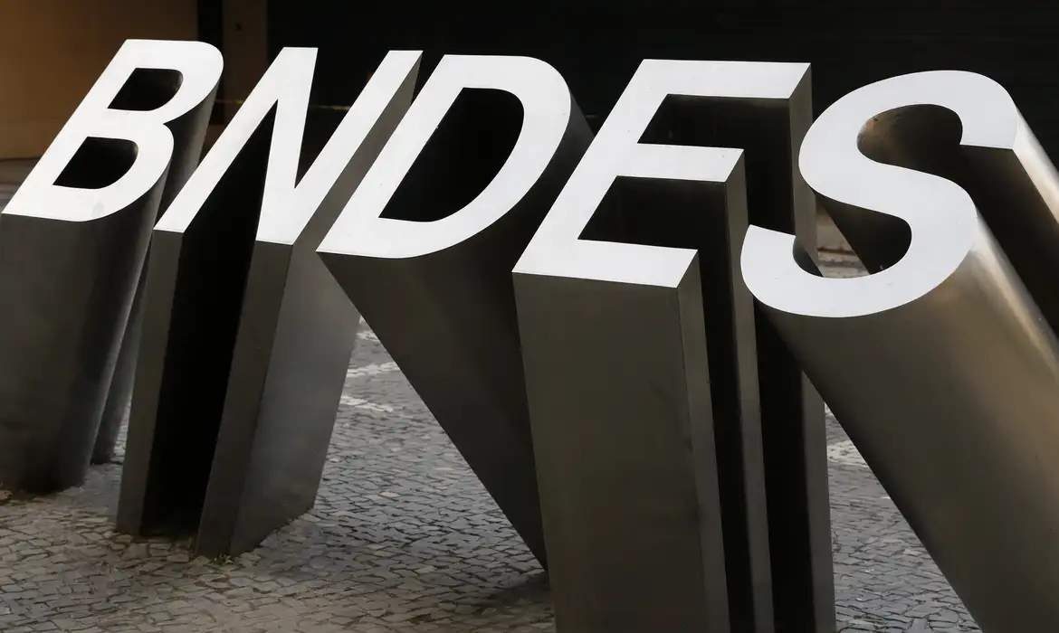 BNDES anuncia concurso com 150 vagas e salário de R$ 20 mil