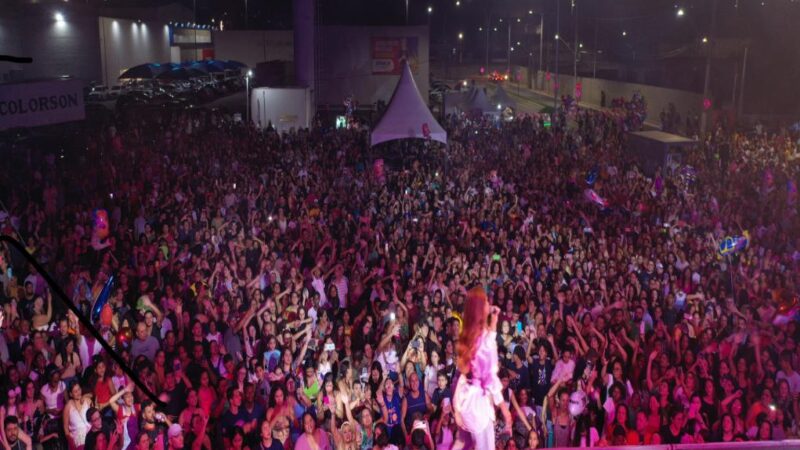 Aviva Viana atrai uma multidão de mais de 10 mil pessoas em uma noite de celebração