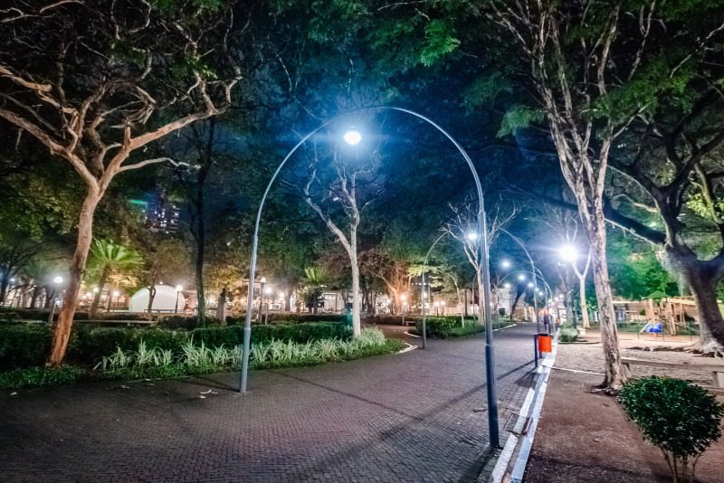 Parque Moscoso ganha novo brilho com a revitalização dos arcos históricos e a instalação de luminárias