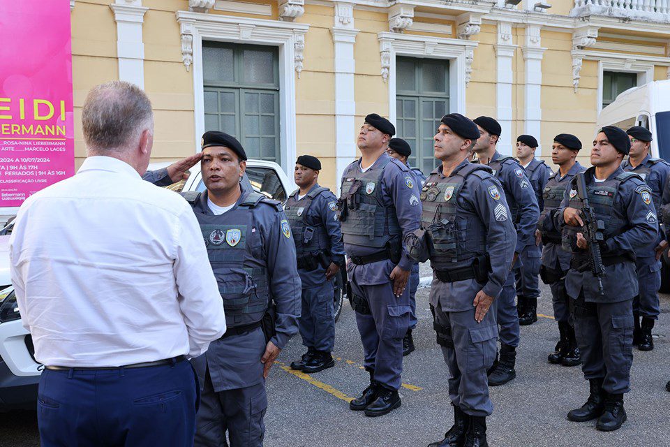 Governador anuncia medidas de segurança com envio de militares para abrigos no Rio Grande do Sul