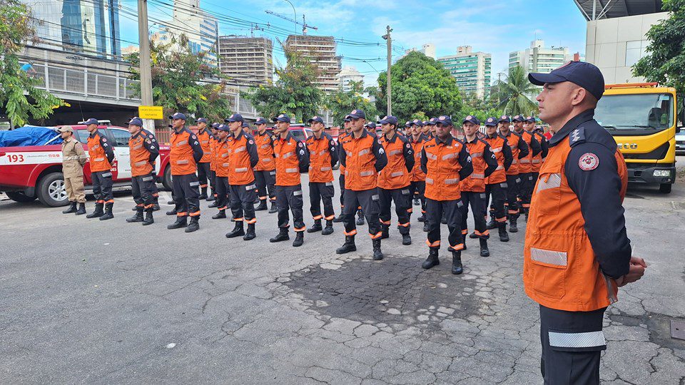 Espírito Santo envia segunda equipe de bombeiros para Rio Grande do Sul