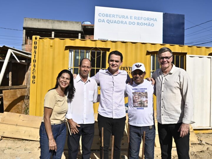 Pazolini acompanha obras em quadra poliesportiva do bairro Romão, que se transformará em mini-centro esportivo