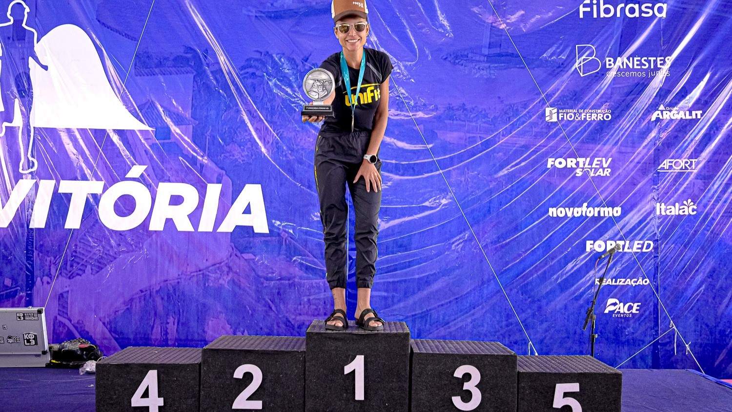 Mineira bicampeã e novo recorde masculino marcam a Maratona de Vitória