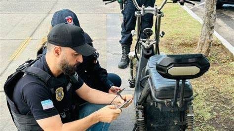 Operação policial em Vitória apreende 12 ciclomotores e flagra motoristas irregulares