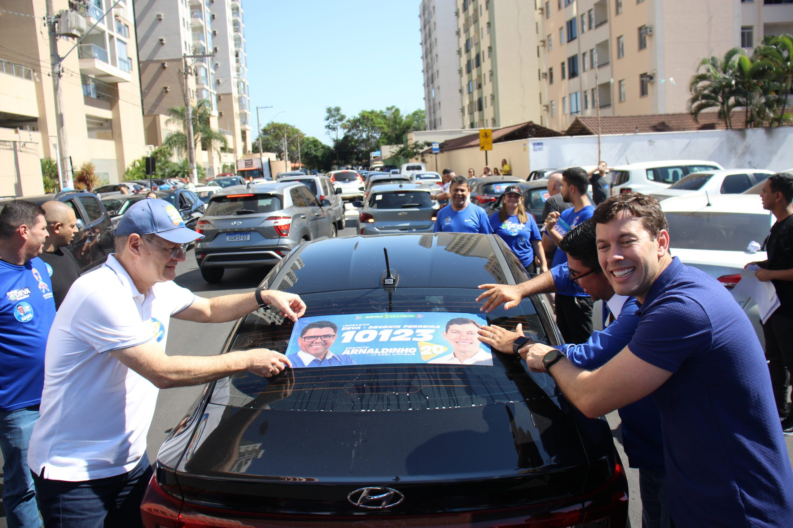 Adesivaço Arnaldinho 20 agita Vila Velha e envolve eleitores