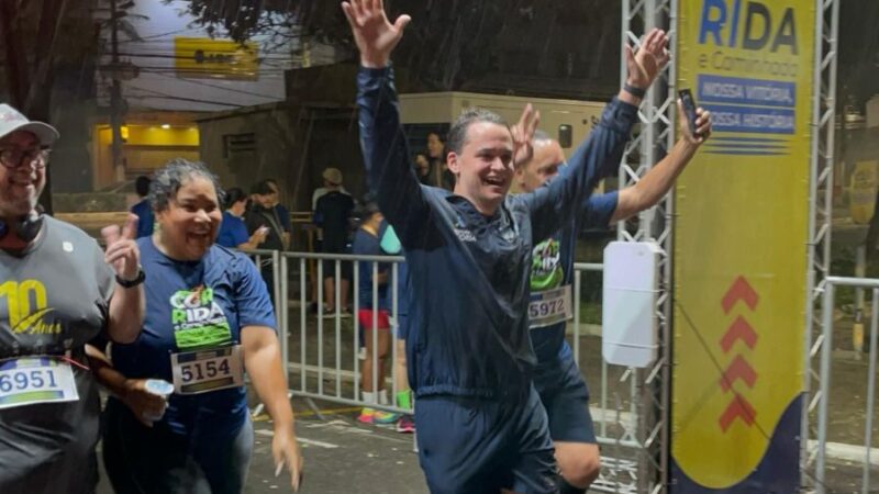 Pazolini participa de corrida noturna que enaltece história e arte no Centro de Vitória