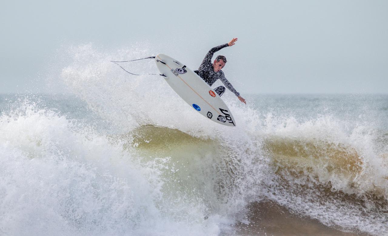 João Vitor Cypriano: O Atleta Capixaba Rumo ao Mundo com Desafio na Perna Europeia do WQS