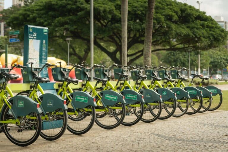 Bicicletas compartilhadas estarão disponíveis gratuitamente em Vitória e Vila Velha neste domingo (22)