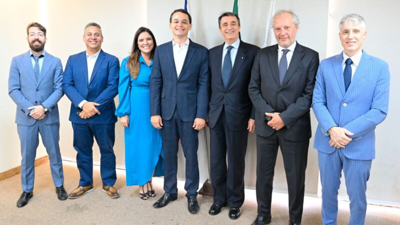 Pazolini recebe o Embaixador da Itália no Brasil em visita oficial