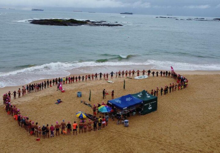 Nadada Rosa será realizada na Praia de Itapuã neste domingo (20)