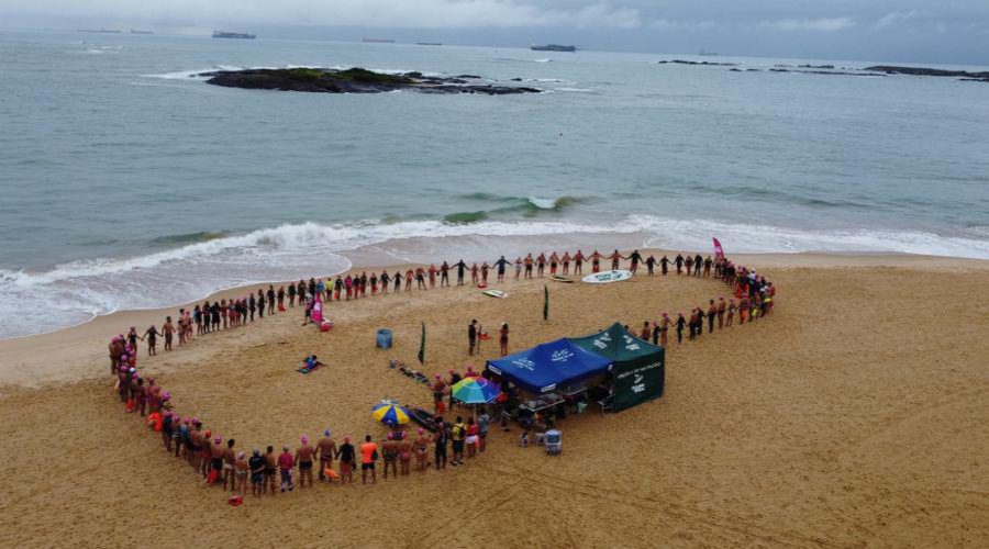 Nadada Rosa será realizada na Praia de Itapuã neste domingo (20)