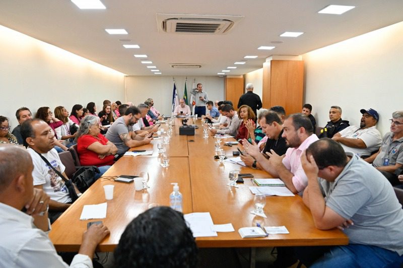 Reunião com lideranças comunitárias conta com a presença de Pazolini, Cris Samorini e deputado Evair de Mello