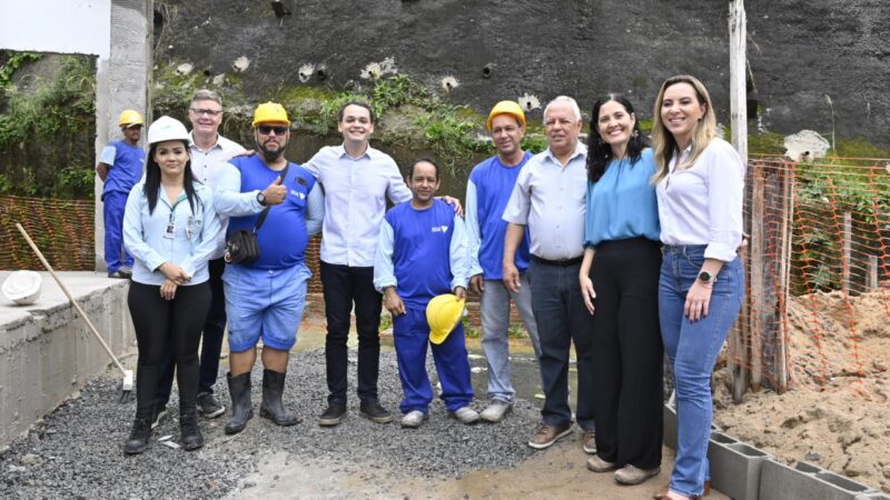 Pazolini acompanha andamento das obras da EMEF Paulo Roberto, que já está 90% concluída e será inaugurada em fevereiro