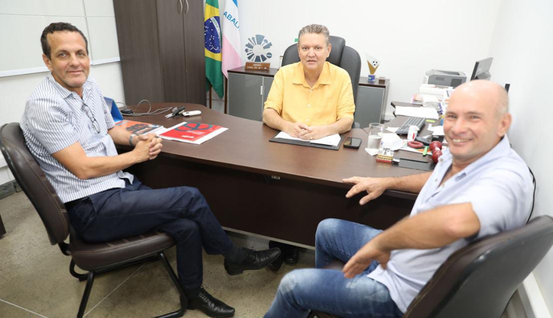 Prefeito comemora agricultura local ao receber destaque na produção de banana orgânica