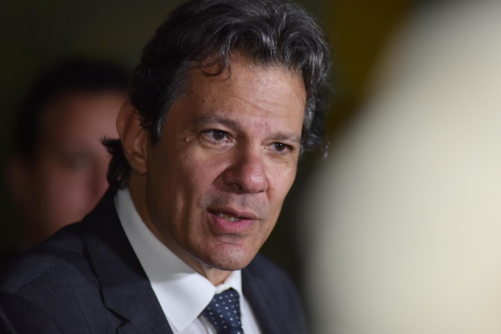 Haddad anuncia isenção de IR para quem ganha até R$ 5 mil