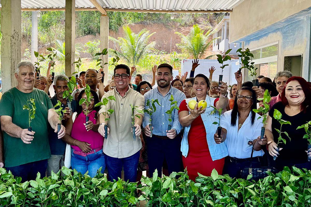 Agricultores de Itapemirim recebem mudas de maracujá para fortalecer arranjos produtivos