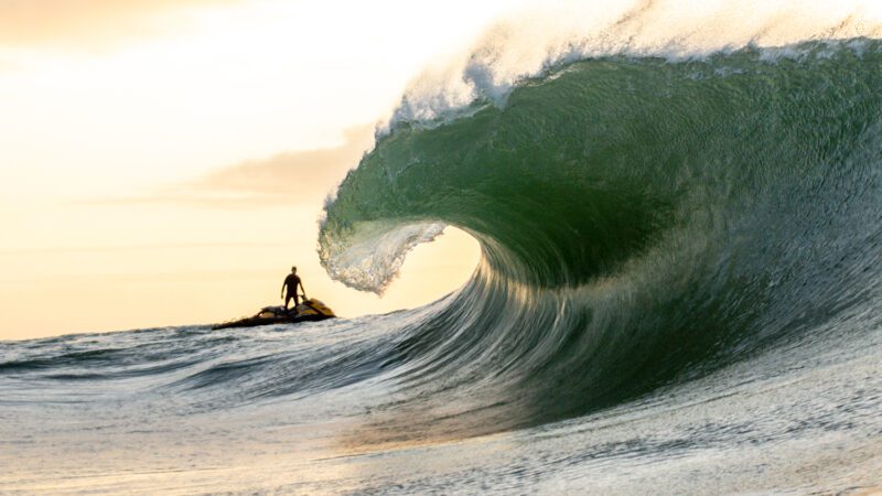 O Espírito Santo nas alturas: Fábio Sandes encara as ondas gigantes de Nazaré