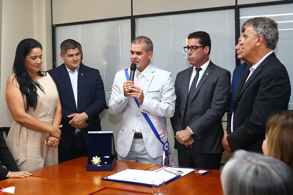 Posse de Fábio Duarte na Assembleia Legislativa reúne parlamentares e convidados