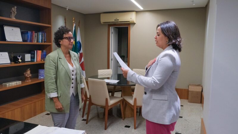 Kelly Andrade toma posse como presidente da CAAES e marca história como a primeira mulher a liderar a instituição