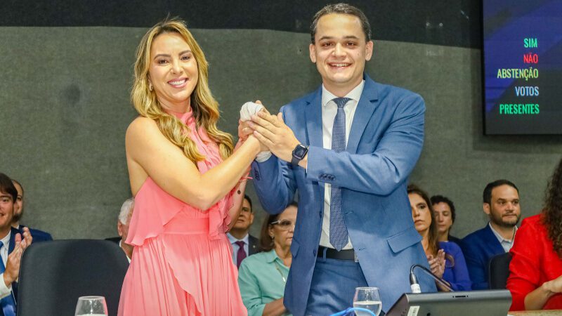 Pazolini e Cris Samorini são empossados pela Câmara Municipal de Vitória