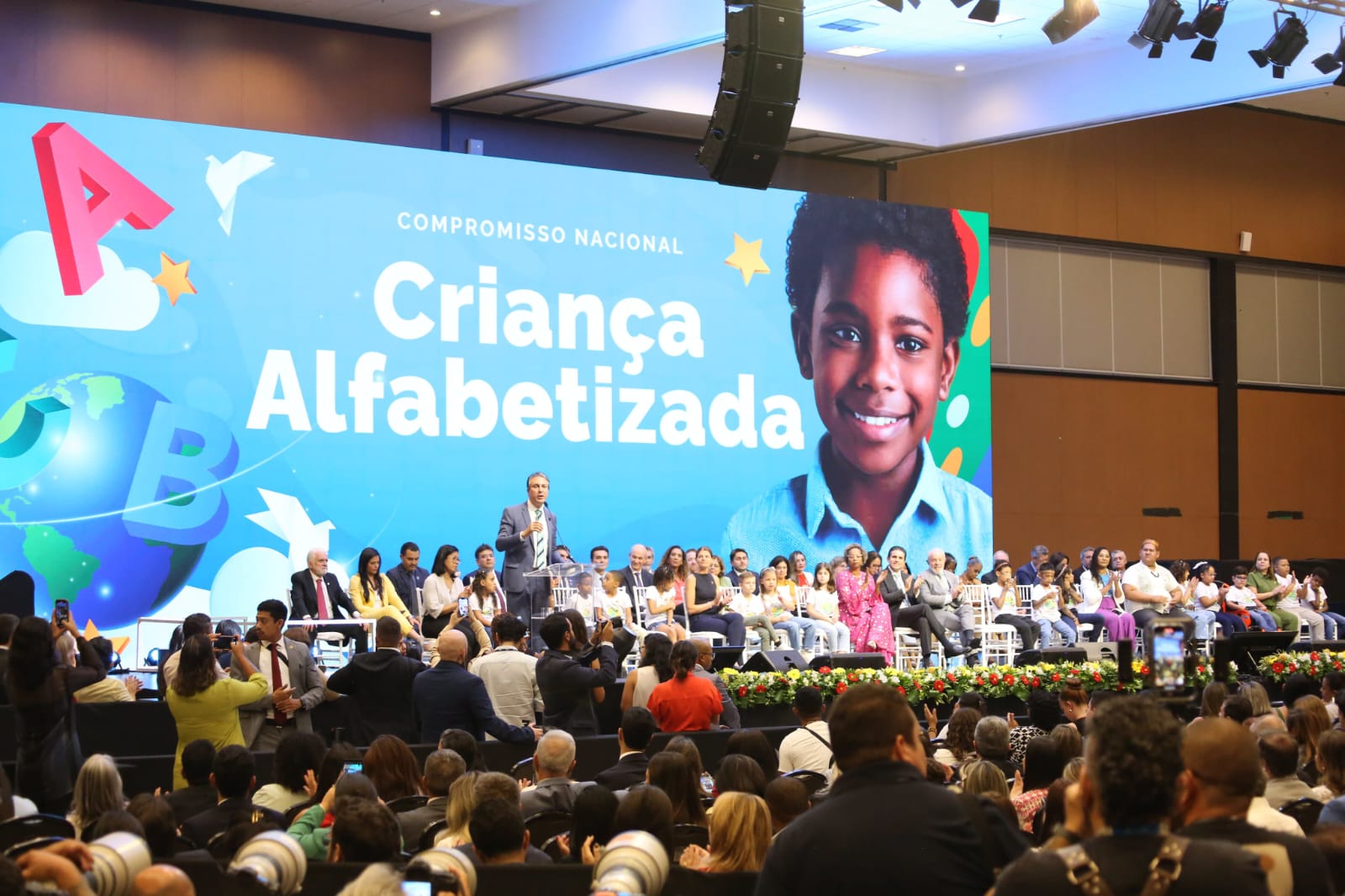 Gestão Pazolini: Vitória obtém Selo Ouro na alfabetização em Brasília